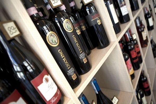 Znaki akcyzy mogą być znaczącym kosztem dla importera win; najtrudniej we Francji